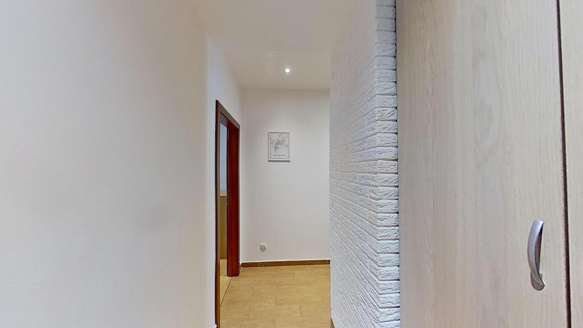 2Br Apt With Free Garage Parking, Close To The Historic Centre Братислава Экстерьер фото
